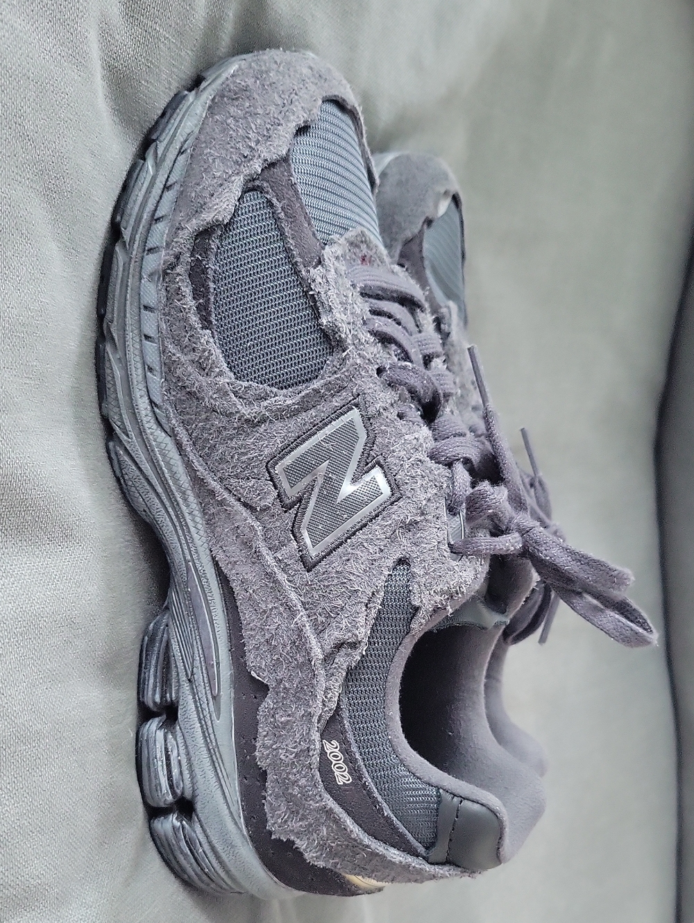 New Balance Mens Gray Distressed Suede & Mesh Sneaker